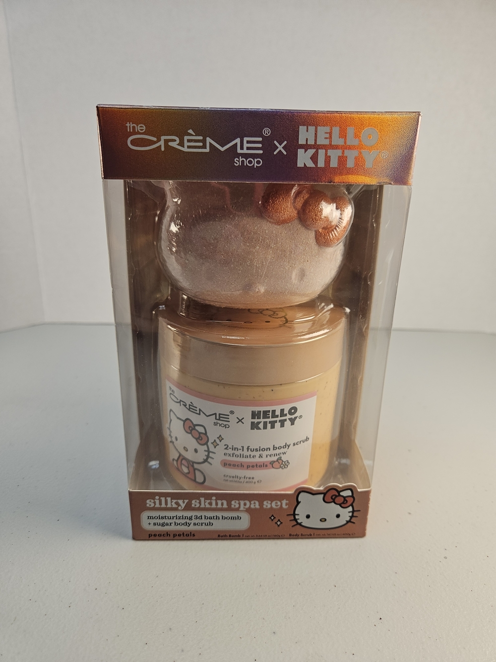 The Crème Shop x Hello Kitty Peach Exfoliant & Bath Bomb Set - Peach